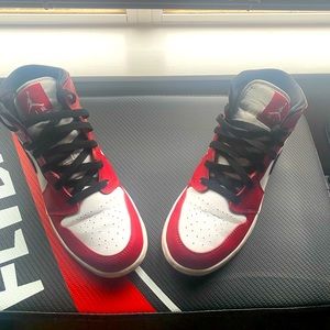 Jordan 1s, Super Cute/colorway 6.5Y./8W Great condition, slight creasing toes.